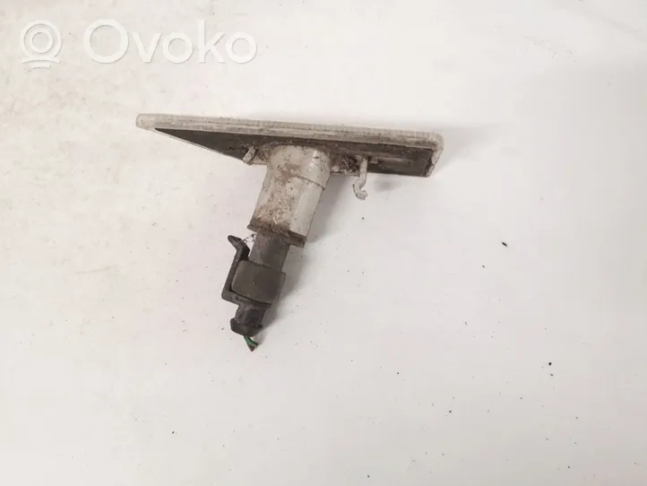 Opel Vectra C Indicatore di direzione del parafango anteriore 13101912