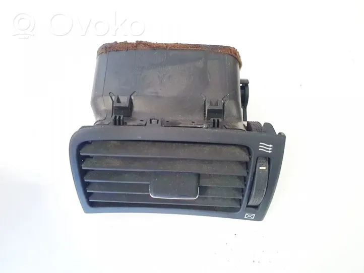 Toyota Avensis T250 Copertura griglia di ventilazione laterale cruscotto 