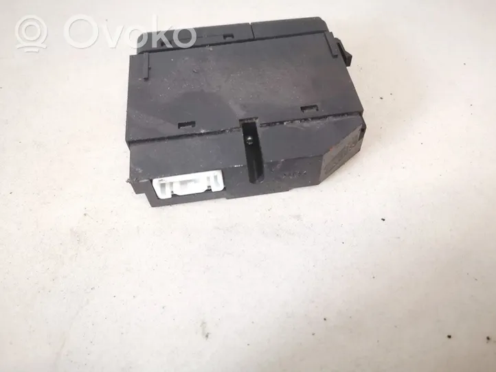 Toyota Avensis T250 Przycisk / Przełącznik ogrzewania szyby przedniej / czołowej 