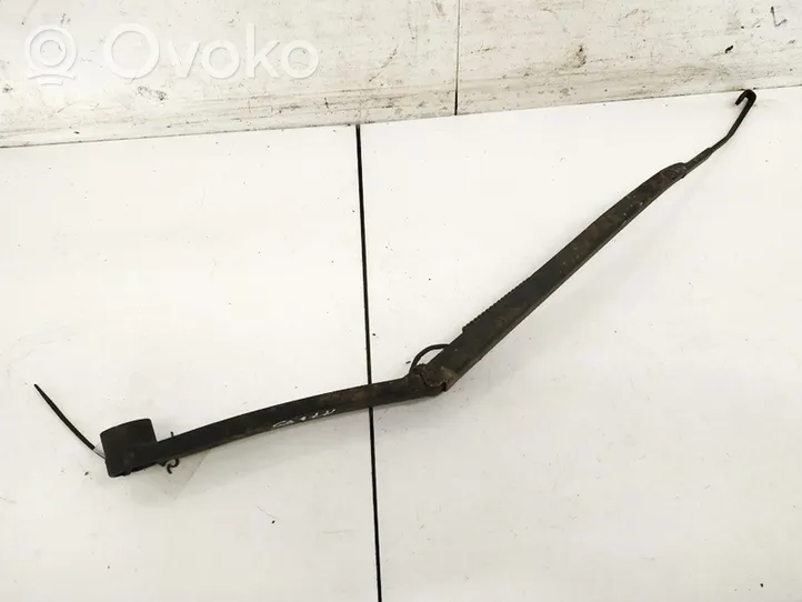 Hyundai Santa Fe Front wiper blade arm 