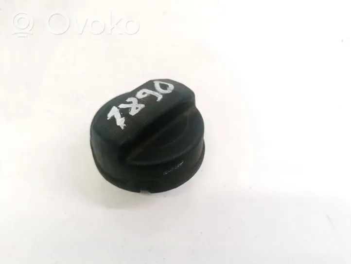 Audi A6 S6 C4 4A Tappo del serbatoio del carburante 191201553A