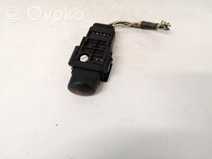 Pontiac Vibe Hazard light switch 157962
