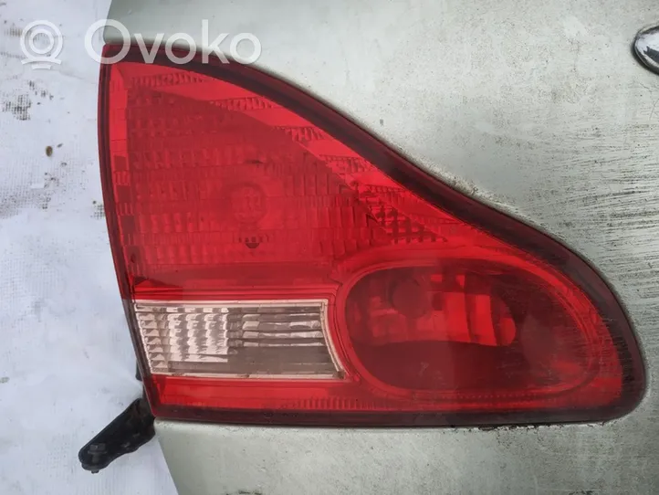 Toyota Avensis Verso Takaluukun takavalot 