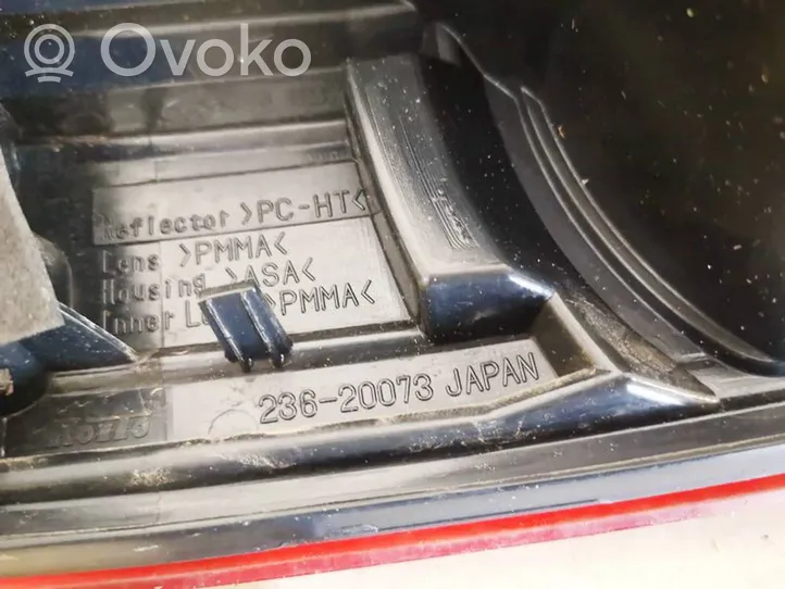Subaru Legacy Luci posteriori del portellone del bagagliaio 23620073