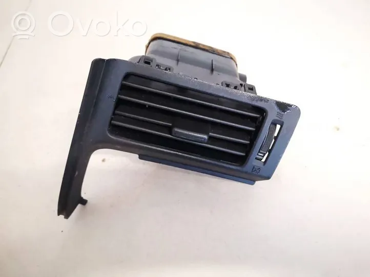 Toyota Verso Griglia di ventilazione centrale cruscotto 556800f030