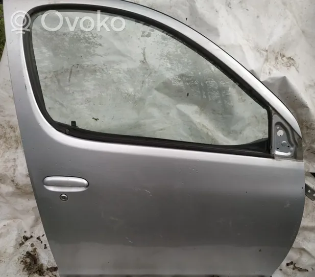 Toyota Yaris Verso Drzwi przednie pilkos