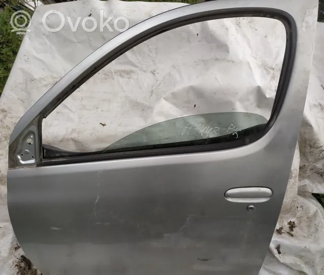 Toyota Yaris Verso Drzwi przednie pilkos