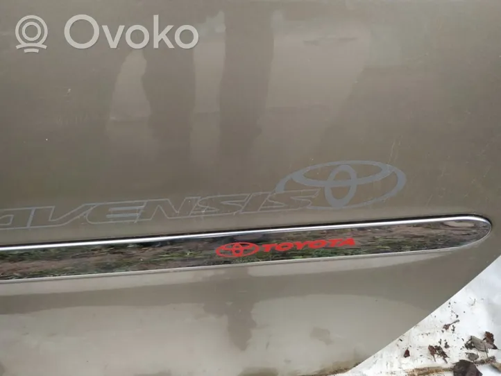 Toyota Avensis Verso Takaoven lista (muoto) 