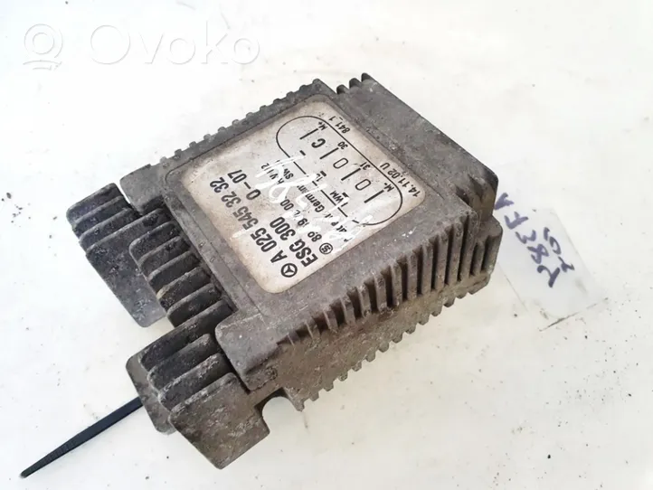 Mercedes-Benz Vaneo W414 Coolant fan relay A0255453232