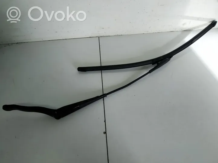 Opel Corsa D Front wiper blade arm 13182325