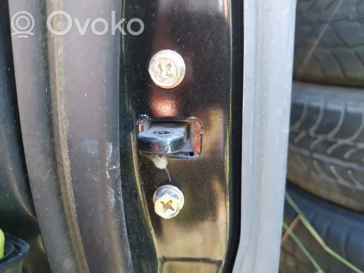 Mitsubishi Pajero Ogranicznik drzwi tylnych 
