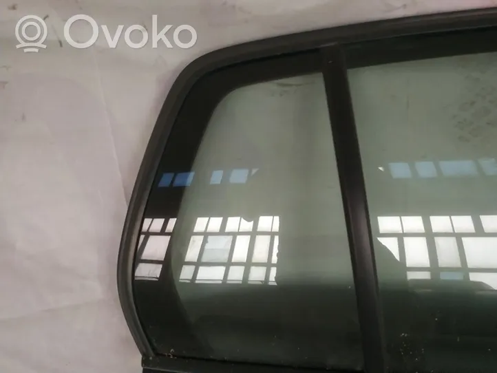 Volkswagen Golf V Rear vent window glass 