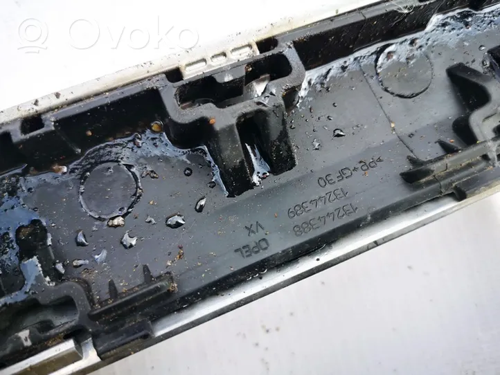 Opel Insignia A Barra de luz de la matrícula/placa de la puerta del maletero 13244388