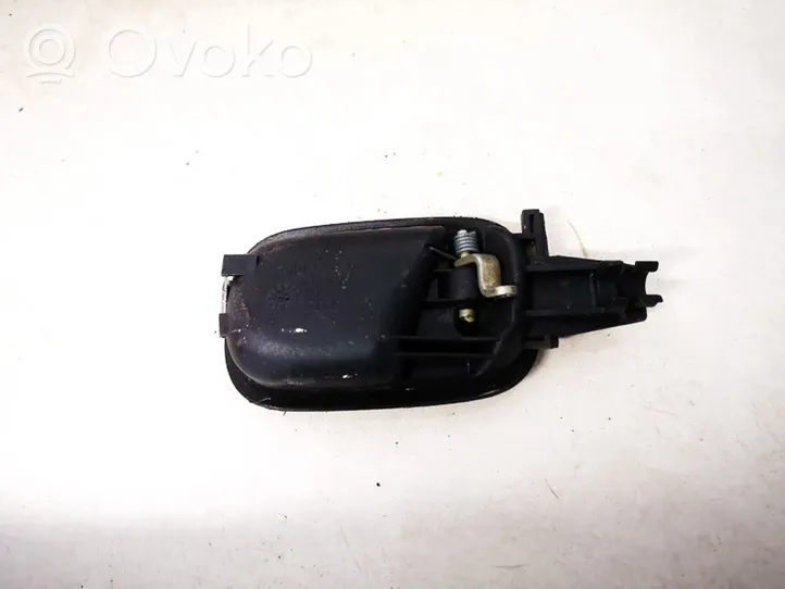 Audi A4 S4 B5 8D Klamka wewnętrzna drzwi tylnych 8d0839019