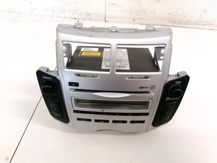 Toyota Yaris Радио/ проигрыватель CD/DVD / навигация 861200D200