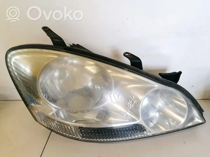 Toyota Avensis Verso Lampa przednia e13275