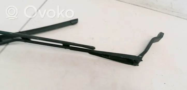 Honda Civic Front wiper blade arm 