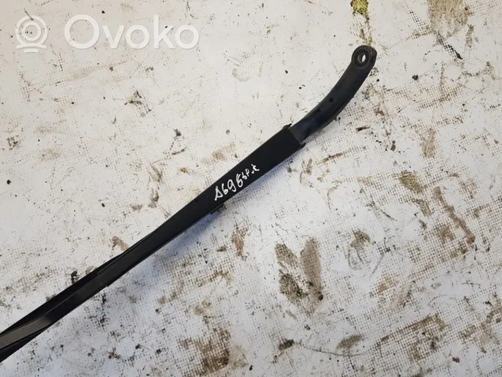 Volvo S60 Front wiper blade arm 