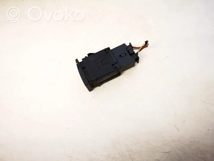 Volkswagen Polo IV 9N3 Botón interruptor de luz de peligro 6q0953235a