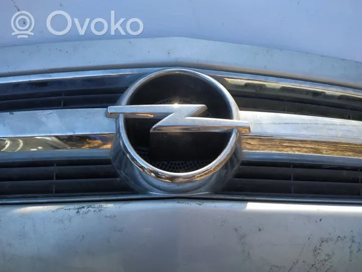 Opel Vectra C Grotelės priekinės 