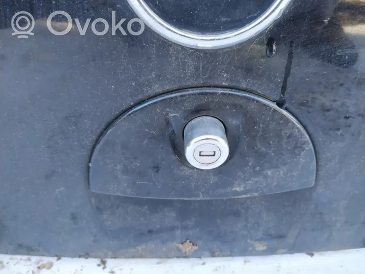 Opel Corsa C Takaluukun ulkopuolinen lukko 