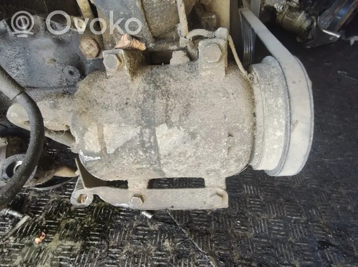 Audi A4 S4 B5 8D Ilmastointilaitteen kompressorin pumppu (A/C) 