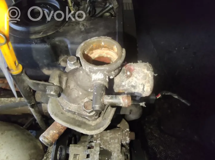 KIA Carnival Tuyau de liquide de refroidissement moteur 