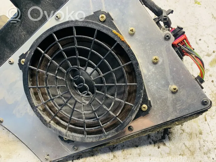 Audi A4 S4 B5 8D Subwoofer-bassokaiutin 8d9035381