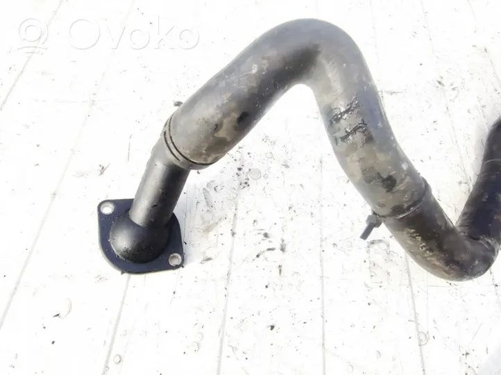 Volkswagen Golf V Tubo flessibile del liquido di raffreddamento del motore 06A121121D