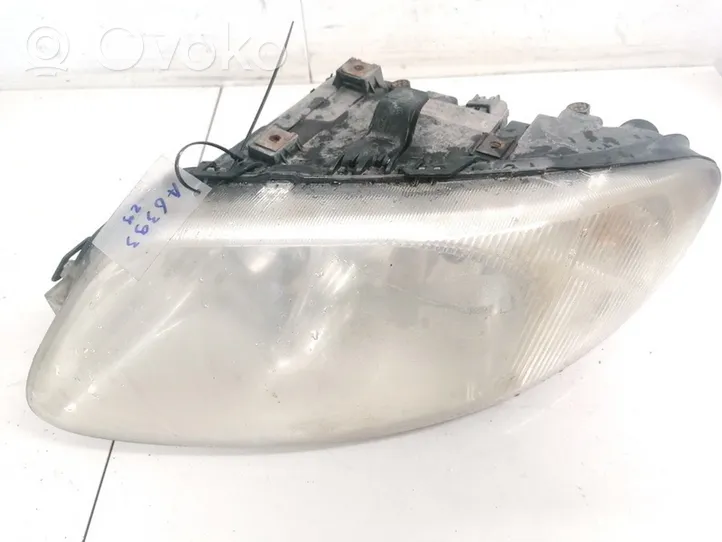 Chrysler Voyager Lampa przednia 04857703AB