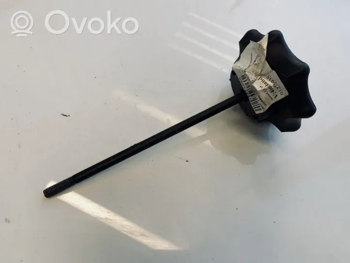 Audi TT Mk1 Śruba mocowania koła zapasowego 8n0803899