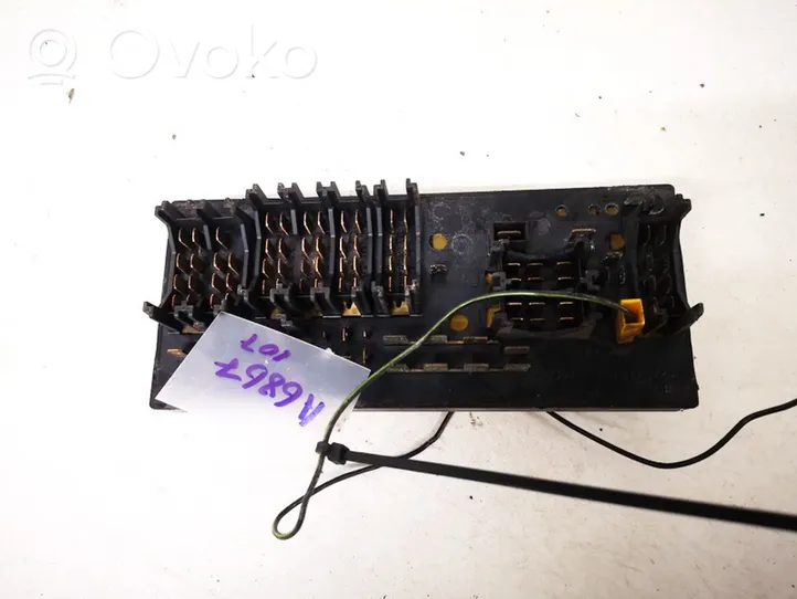 Audi 80 90 B2 Fuse box set 443941822a