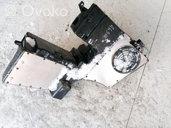 Audi A4 S4 B5 8D Subwoofer-bassokaiutin 8d9035381a