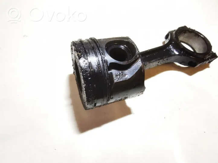 Ford Mondeo Mk III Piston with connecting rod 246558