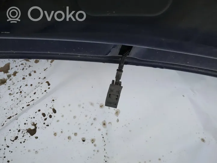 Volkswagen Golf IV Windshield washer spray nozzle 