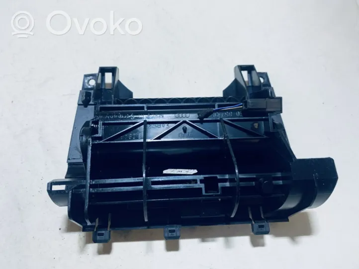 Audi A4 S4 B6 8E 8H Peleninė panelėje 8e0857951f