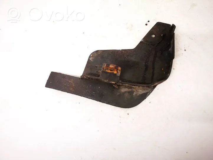 Nissan Almera Tino Takaroiskeläppä 76857bu300