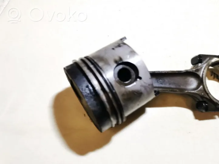 Hyundai Lantra II Piston with connecting rod 