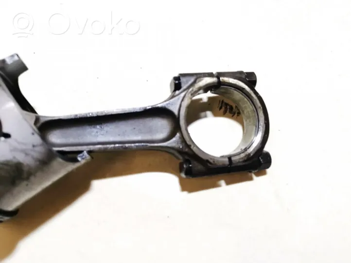 Hyundai Lantra II Piston with connecting rod 