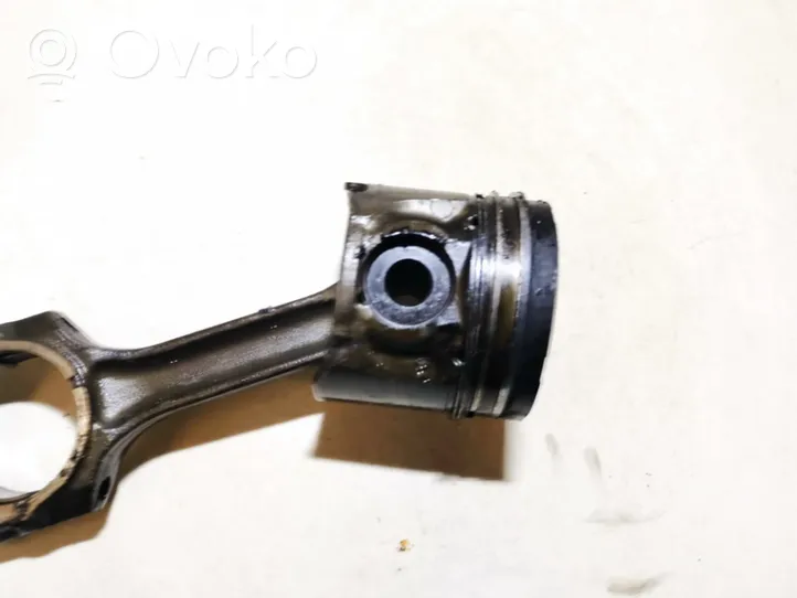 Peugeot 607 Piston avec bielle 