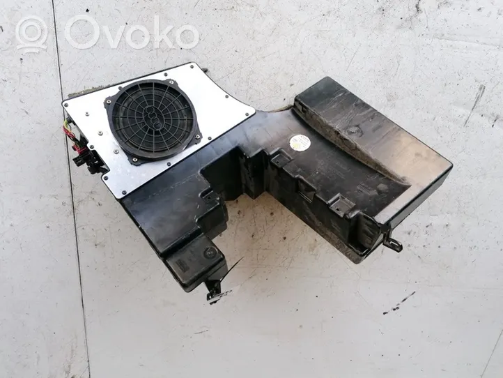 Audi A4 S4 B5 8D Subwoofer-bassokaiutin 8D9035381C