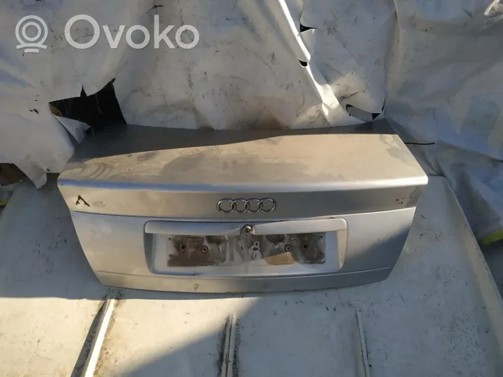 Audi A4 S4 B5 8D Aizmugurējais pārsegs (bagāžnieks) 