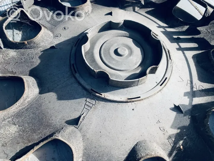 Skoda Octavia Mk2 (1Z) R15-pölykapseli 1z0601147a