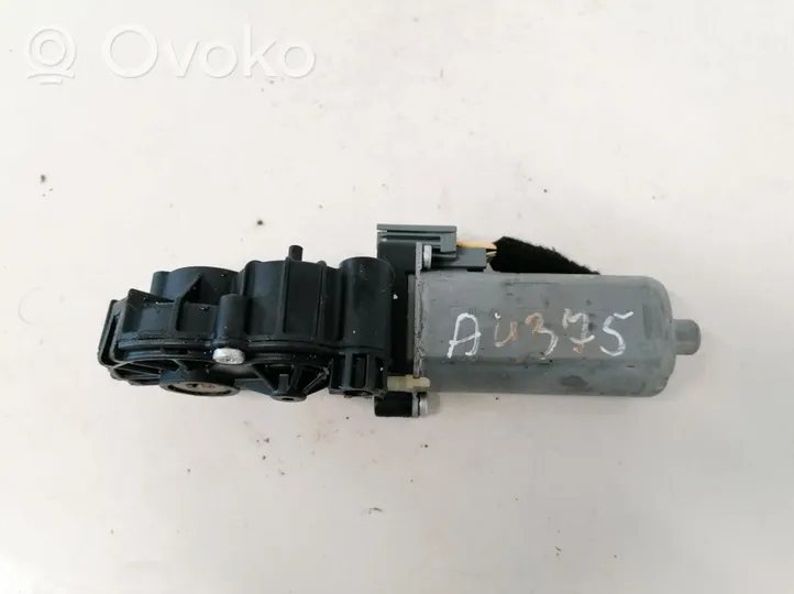 Volvo V70 Moteur de réglage de siège 0390203248