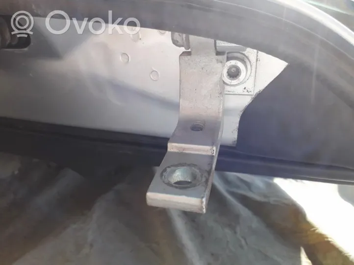 Volkswagen Touareg I Front door upper hinge 