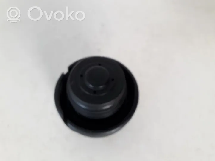 Audi 100 S4 C4 Fuel tank filler cap 