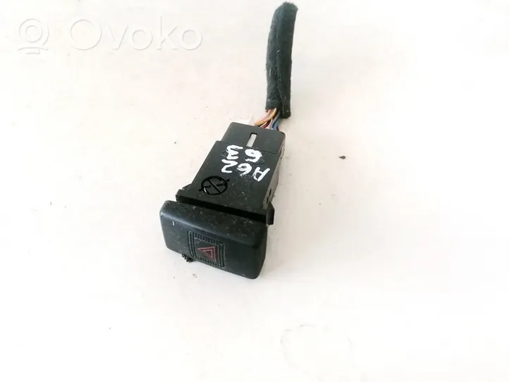 Hyundai Trajet Botón interruptor de luz de peligro 937903A000