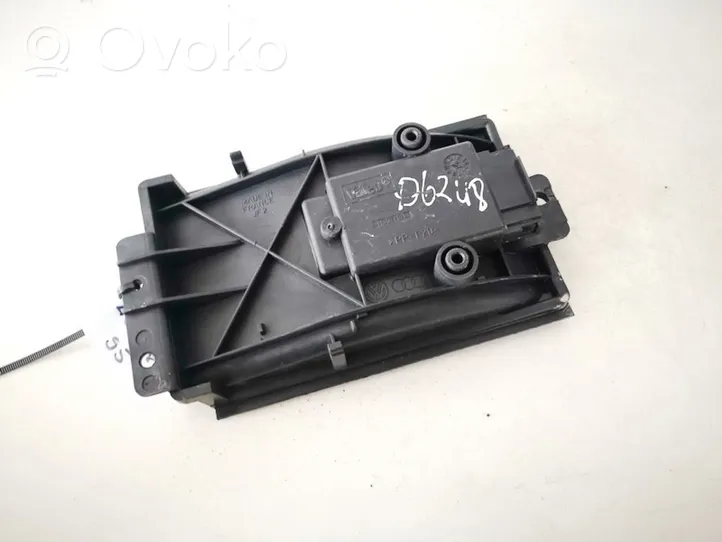 Volkswagen PASSAT B5 Heater blower motor/fan resistor 