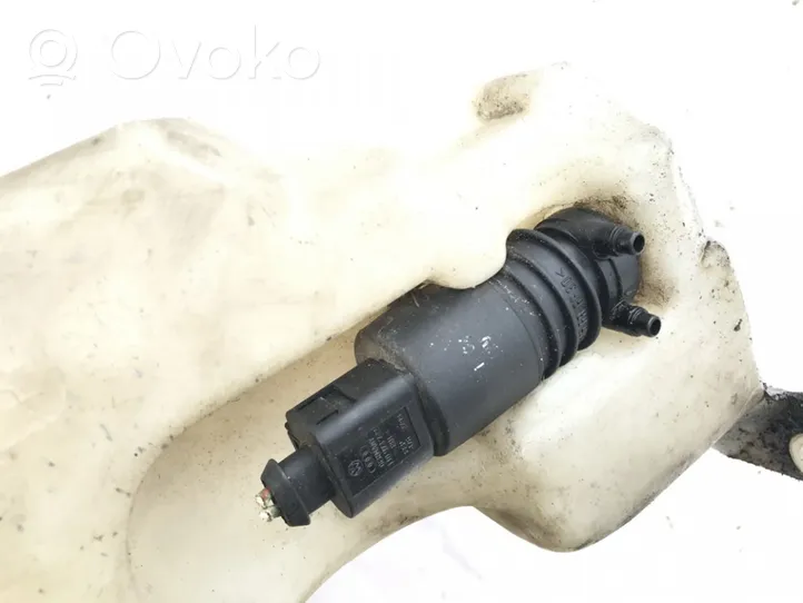 Volkswagen Golf IV Pompe de lave-glace de pare-brise 