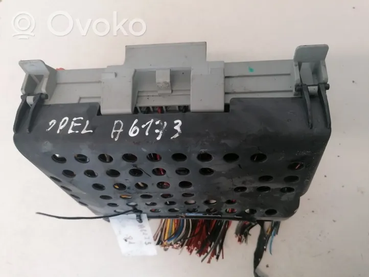 Opel Zafira A Fuse box set 90589965